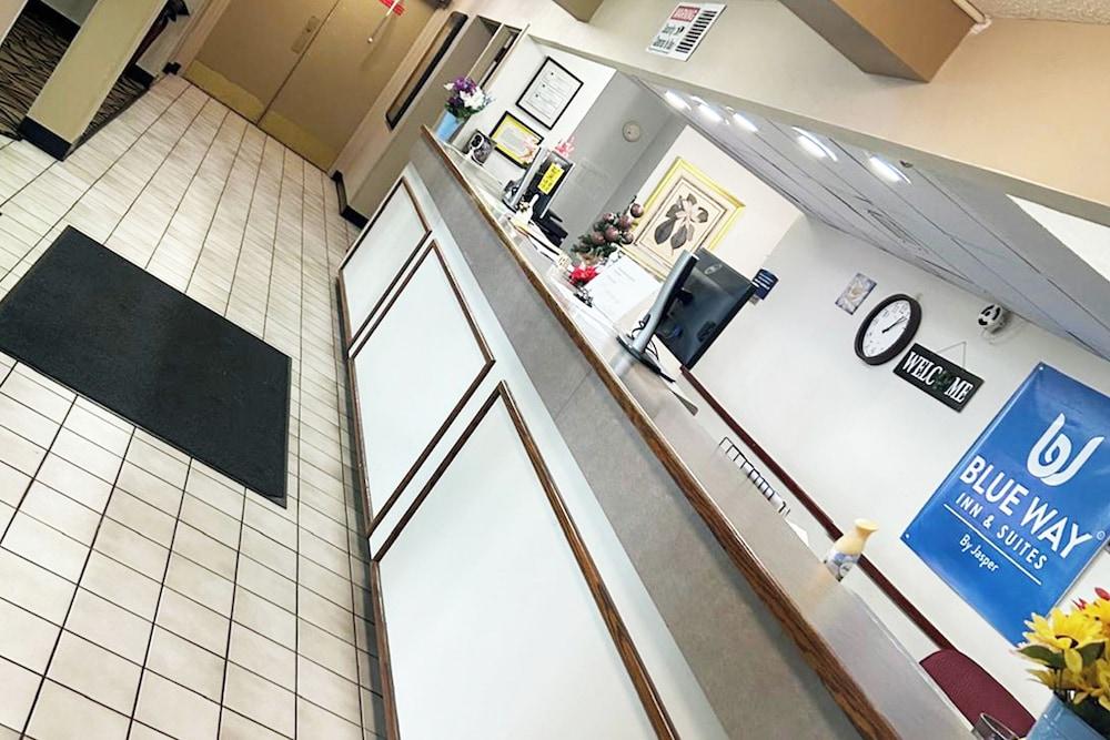 Blue Way Inn & Suites La Crosse photo 2