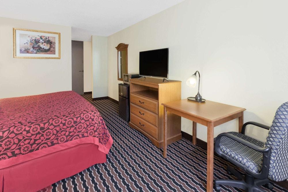 Days Inn by Wyndham Albion photo 6