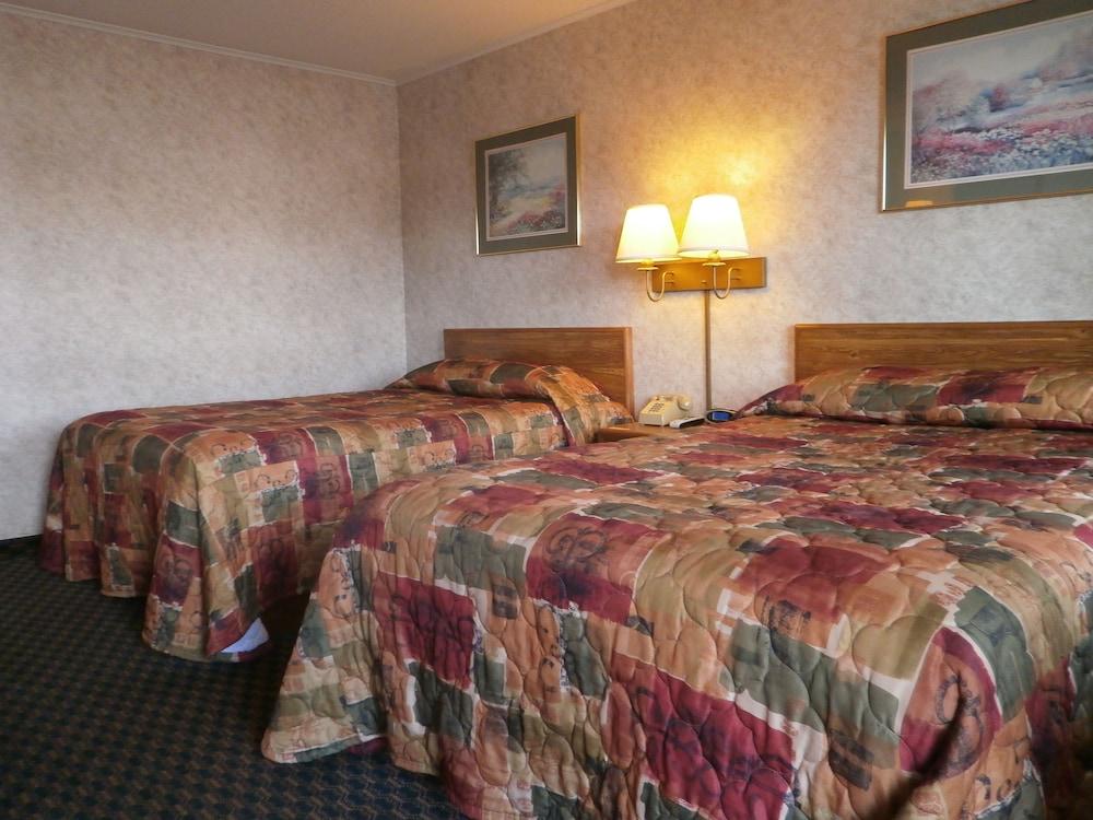 Richmond Inn & Suites photo 2