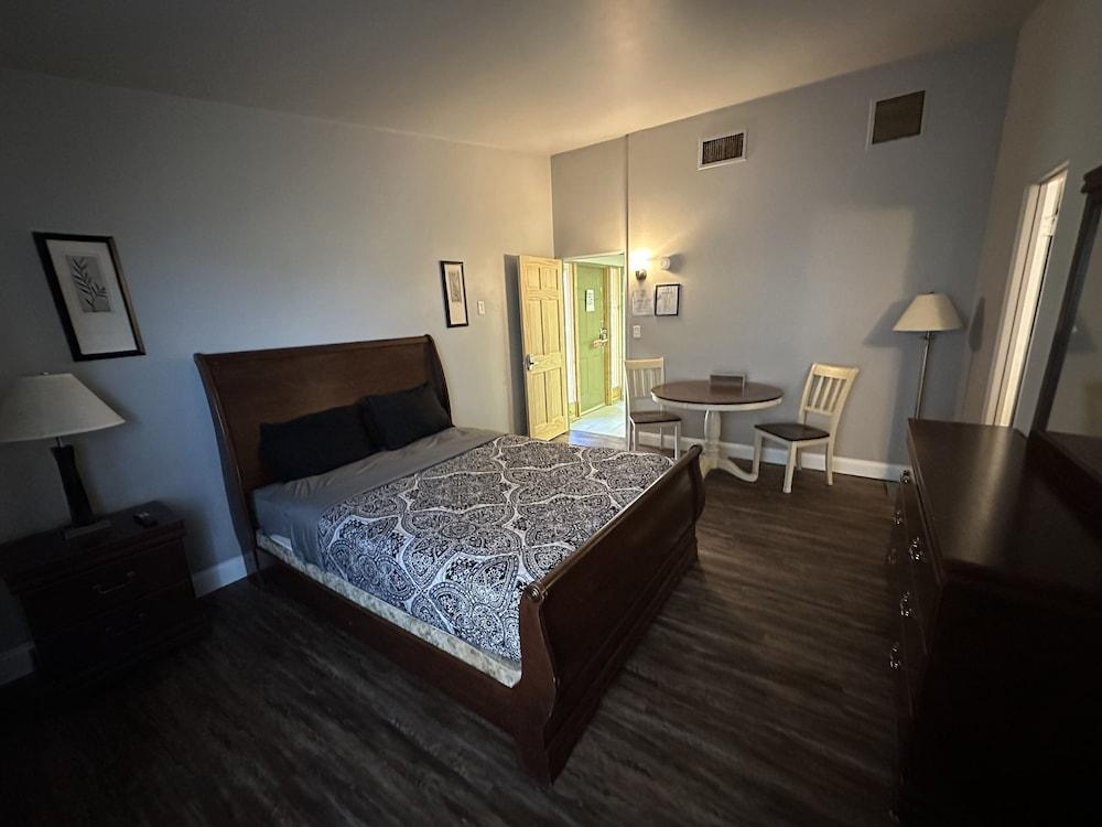 Budget Inn photo 2