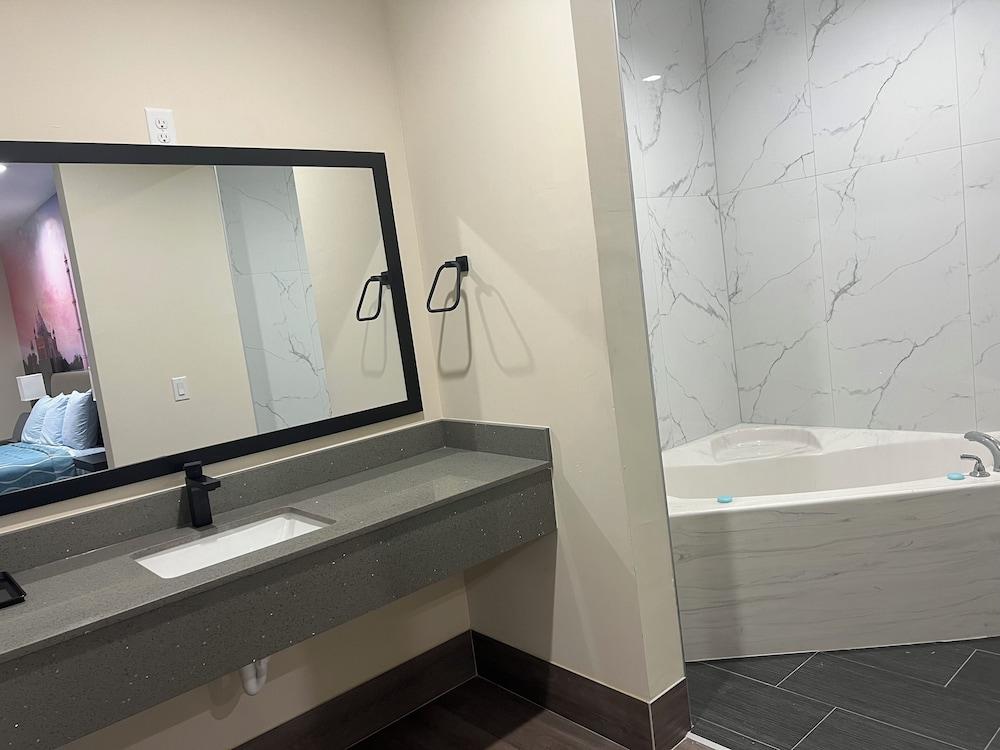 Elite Inn & Suites photo 13