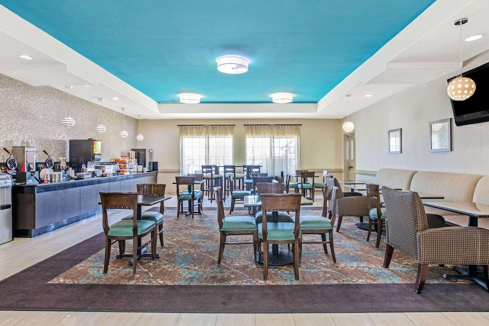 La Quinta Inn & Suites by Wyndham Corpus Christi Airport photo 27