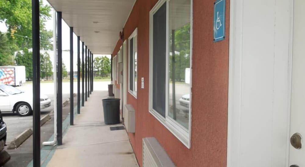 Lee's Motel photo 14
