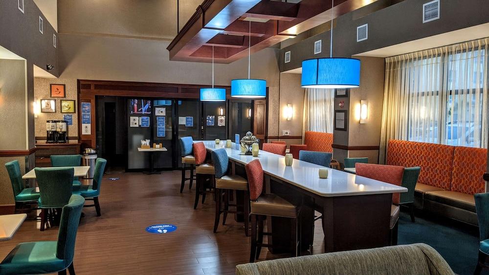 Hampton Inn & Suites Jacksonville - Beach Blvd/Mayo Clinic photo 3