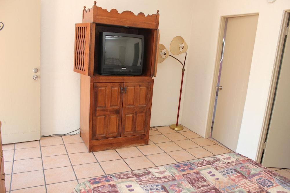 La Siesta Motel photo 3