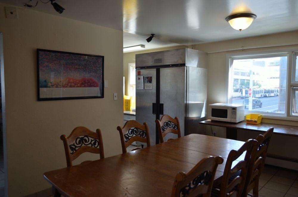 Bent Prop Inn & Hostel Downtown photo 35