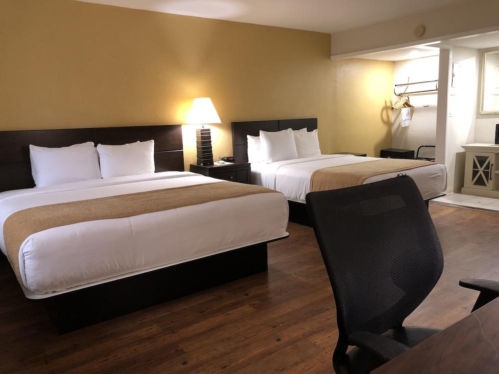 Ocean Reef Hotel photo 42