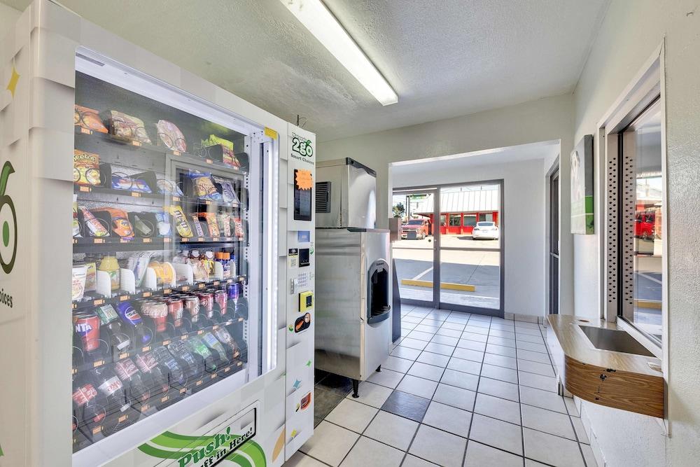 Motel 6 Austin, TX - Airport - South photo 2