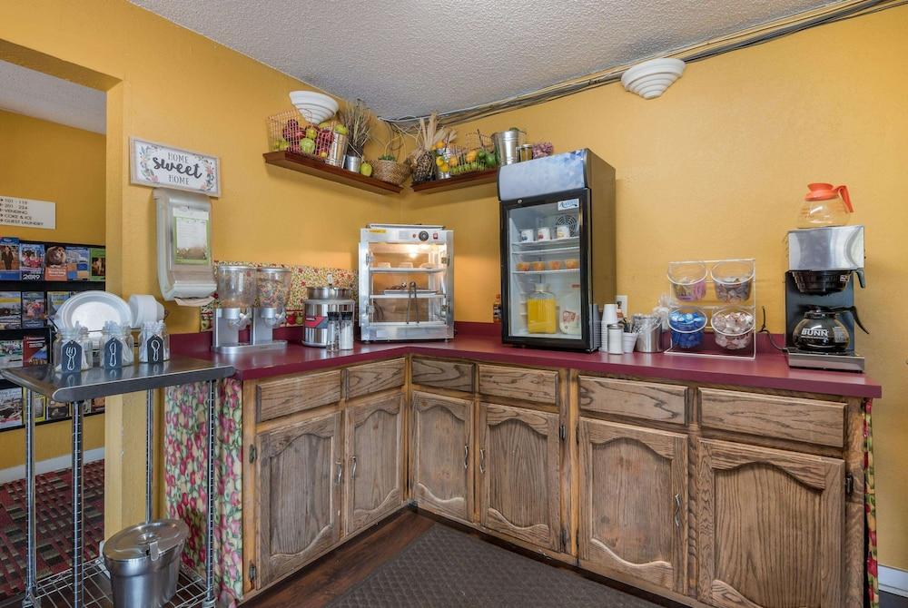 Rodeway Inn Benton photo 8