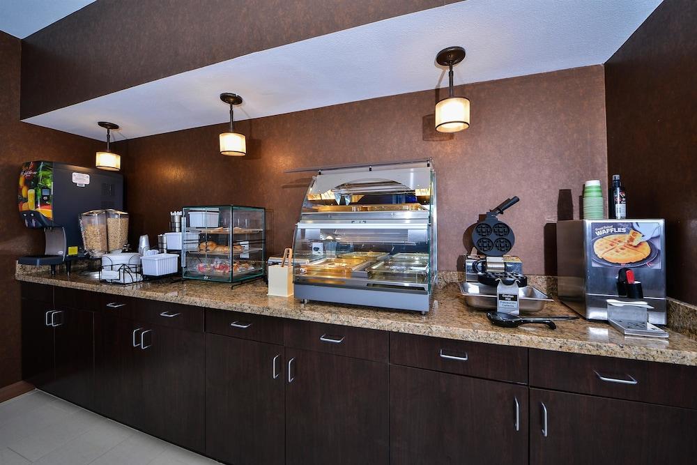 Americas Best Value Inn & Suites Cuero photo 28