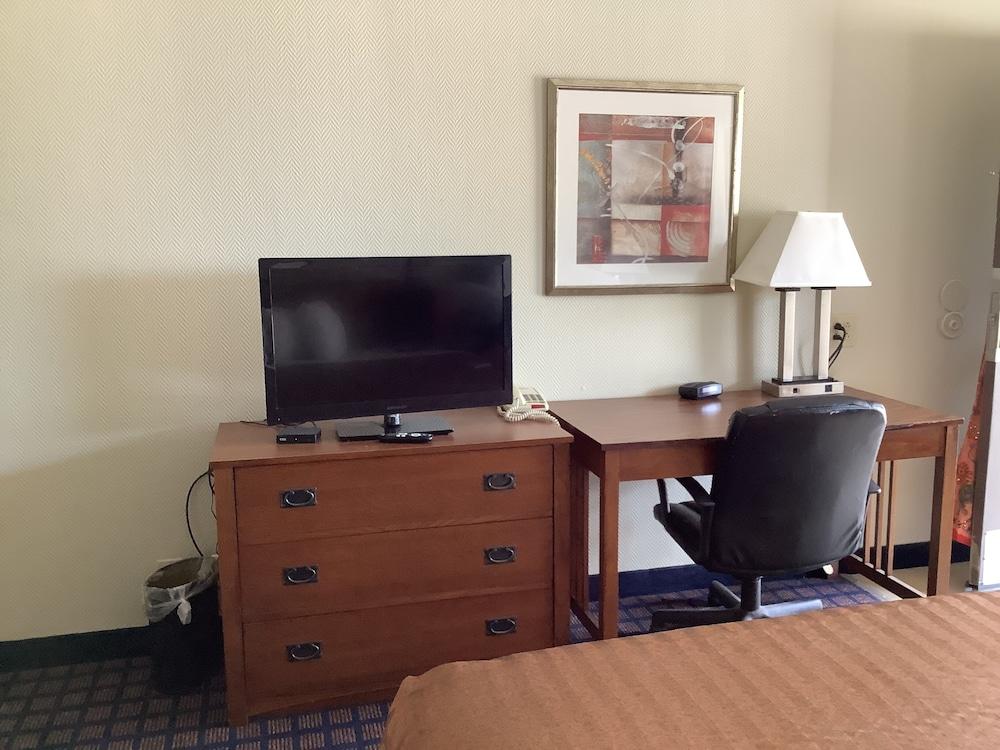 Silver Spur Vintage Inn & Suites photo 12