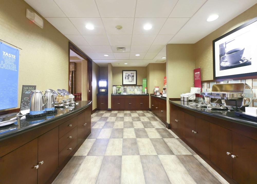 Hampton Inn North Brunswick / New Brunswick photo 16