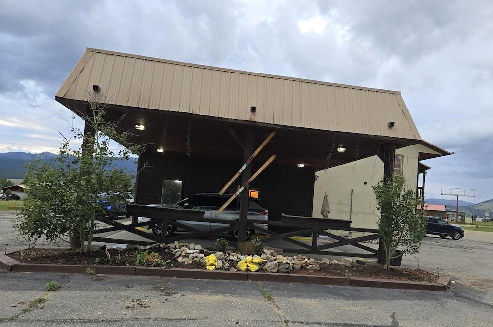 Econo Lodge Eagle Nest photo 75