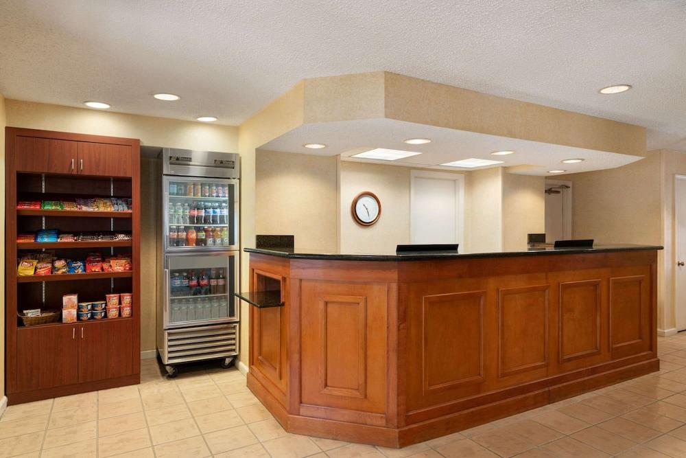 Hawthorn Suites by Wyndham Tinton Falls photo 9
