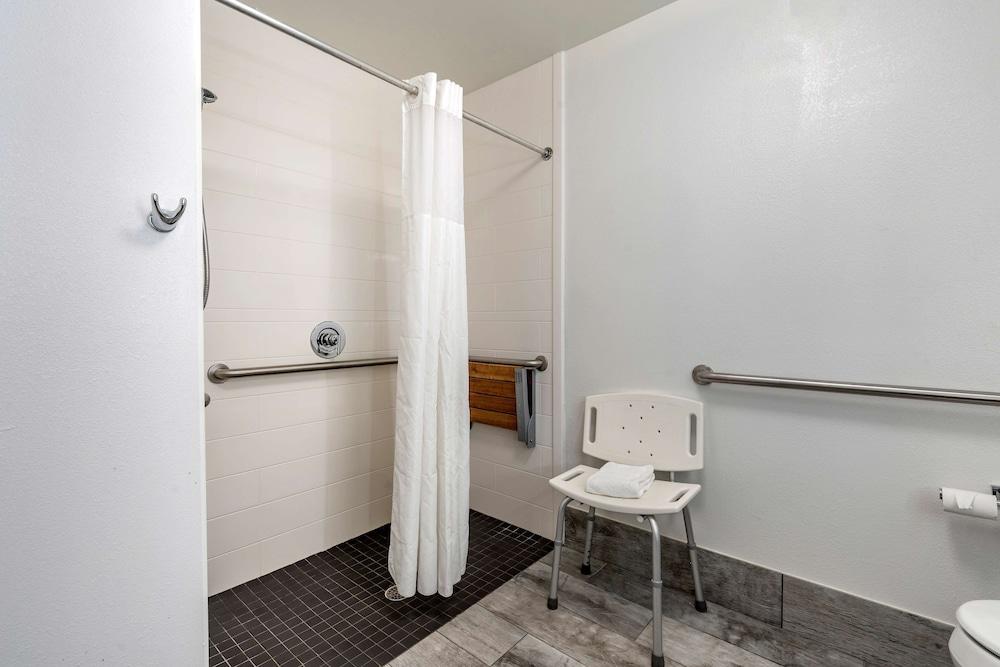 Hampton Inn & Suites Louisville East photo 24