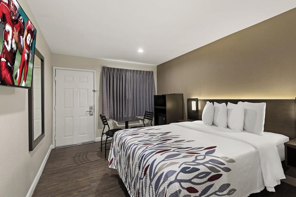 Red Roof Inn Carson - Wilmington photo 14