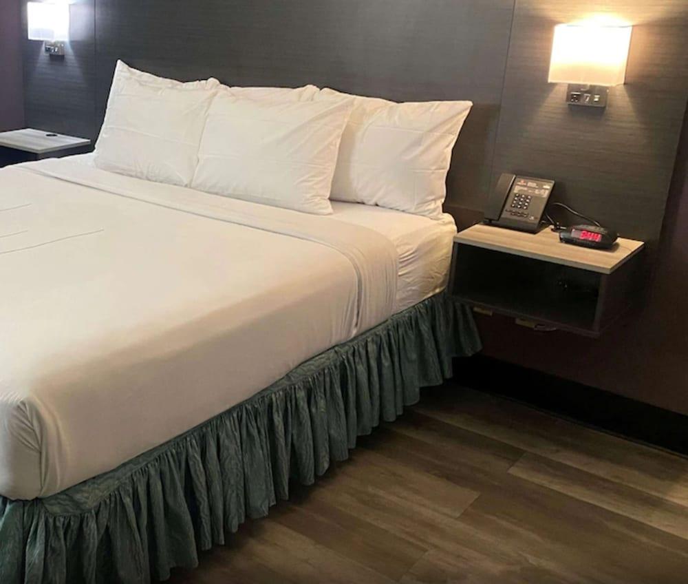 La Quinta Inn by Wyndham Bakersfield South photo 3
