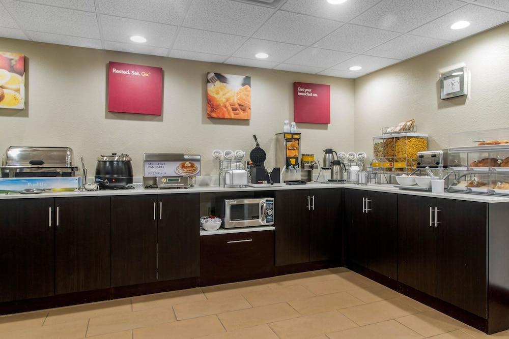 Comfort Suites Danville photo 26
