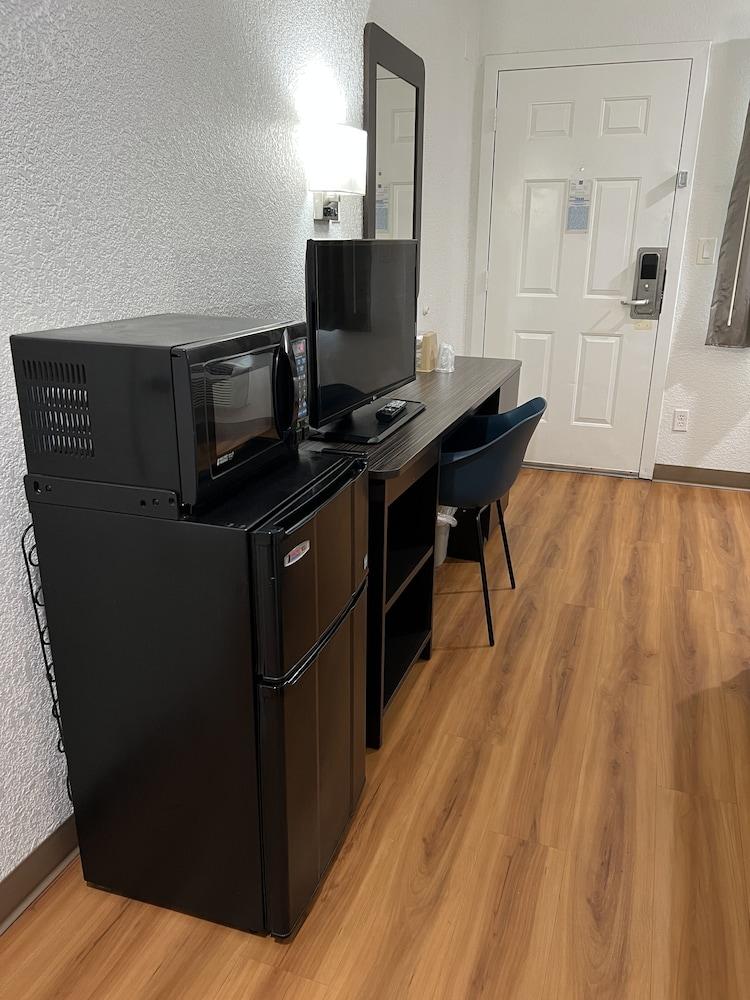 Motel 6 Longview, TX photo 13