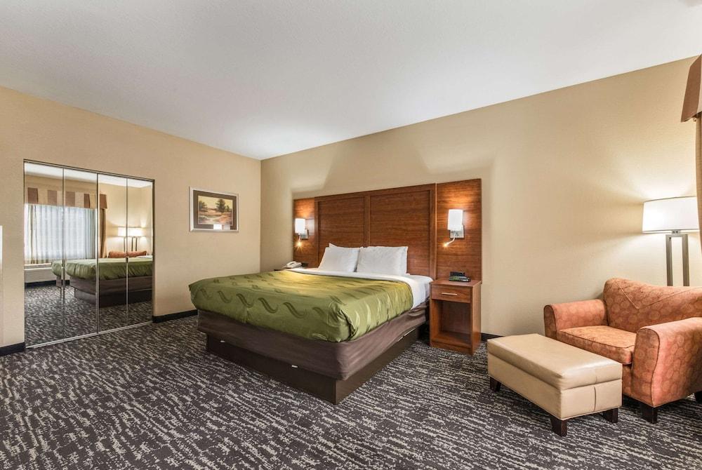 Quality Inn & Suites Hendersonville - Flat Rock photo 53