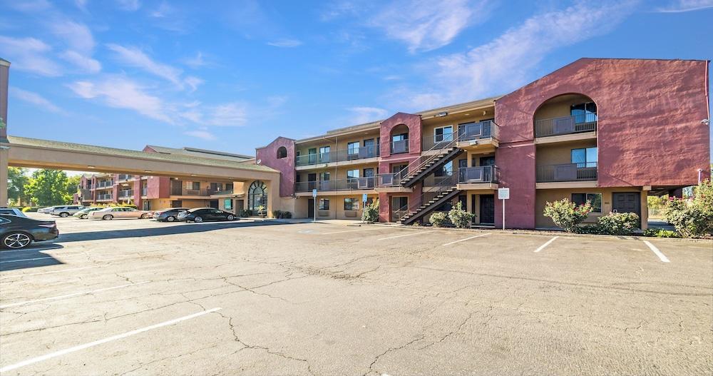 Budget Inn and Suites photo 25