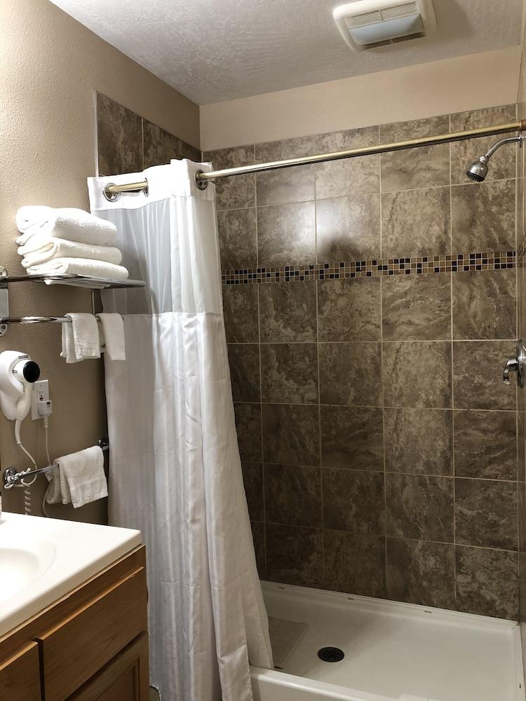 Valueinn Motel photo 43