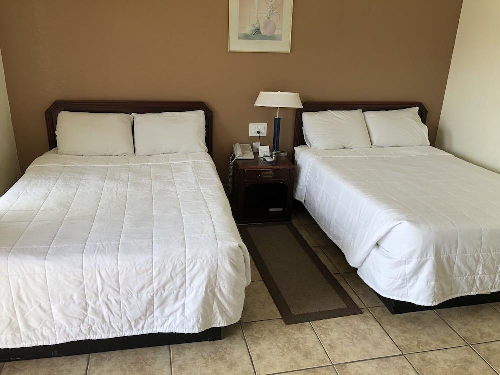 Topper Motel photo 24