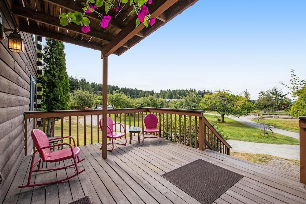 Deer Harbor Inn photo 47
