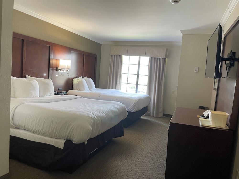 Spark by Hilton Cincinnati Fairfield photo 1