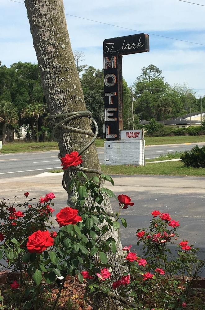 Skylark Motel photo 14
