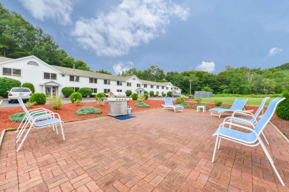 Inn on Storrs photo 2
