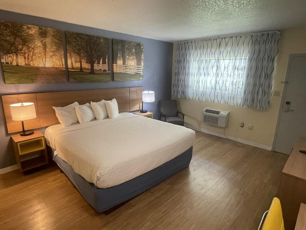 Days Inn by Wyndham Gainesville University photo 15