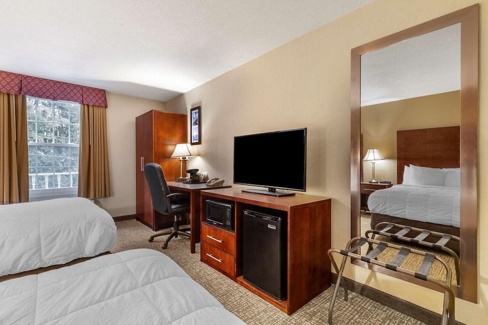 Comfort Inn Foxboro – Mansfield photo 10