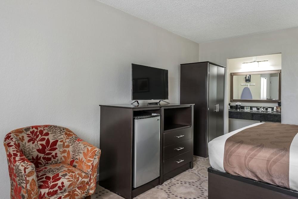 Quality Inn & Suites Kissimmee by The Lake photo 10
