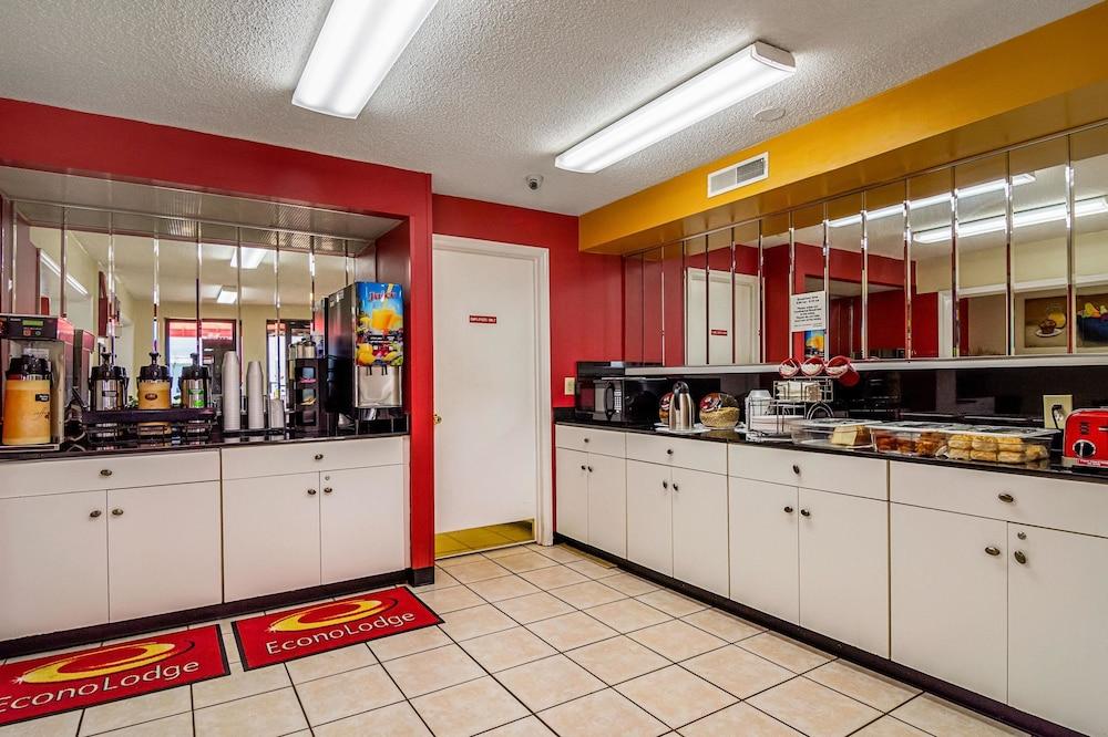 Econo Lodge Research Triangle Park photo 23