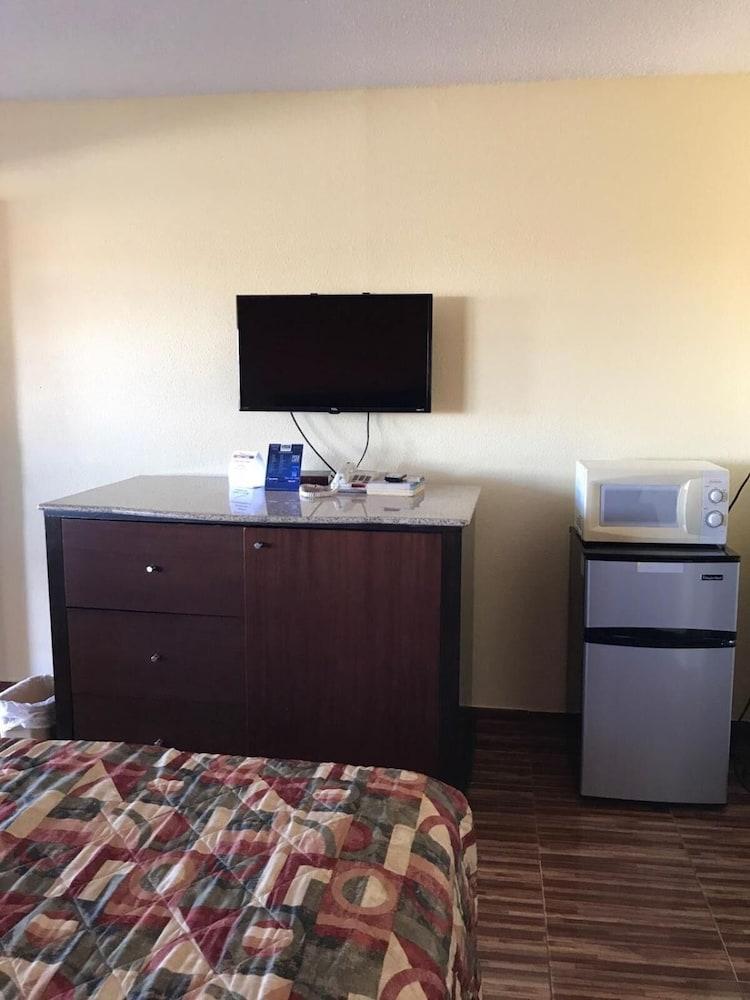 Scottish Inns & Suites photo 22