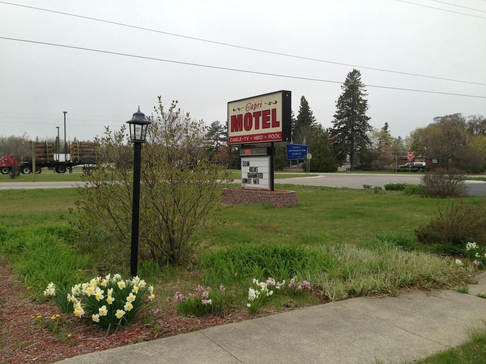 Capri Motel photo 17