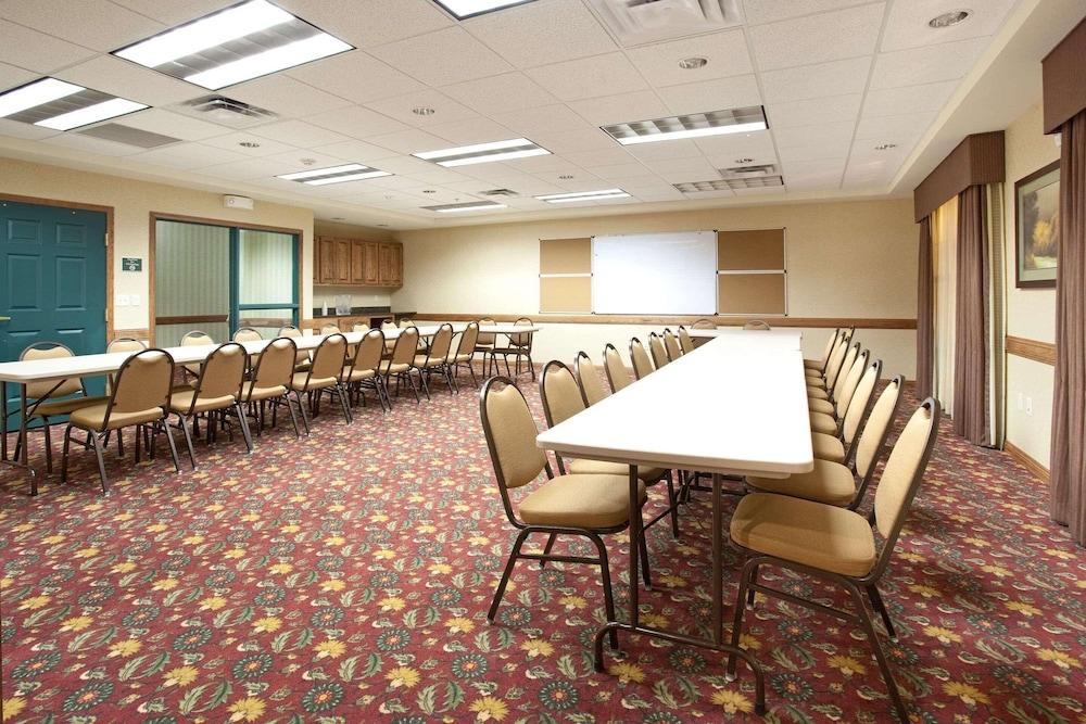 Country Inn & Suites by Radisson, Boise West - Meridian photo 10