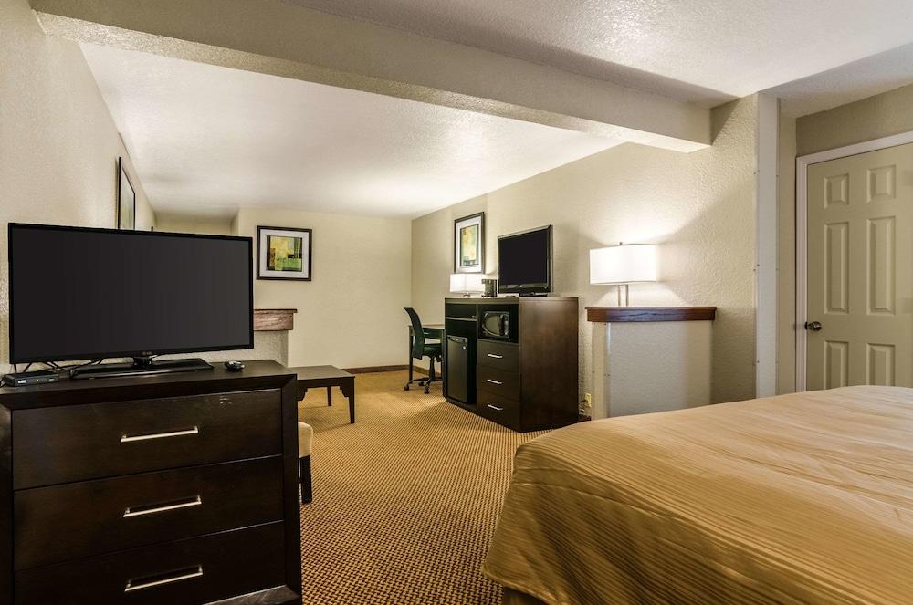Quality Inn & Suites Winfield photo 30