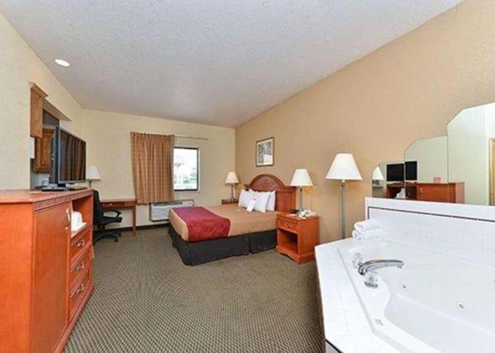 Express Inn & Suites photo 10