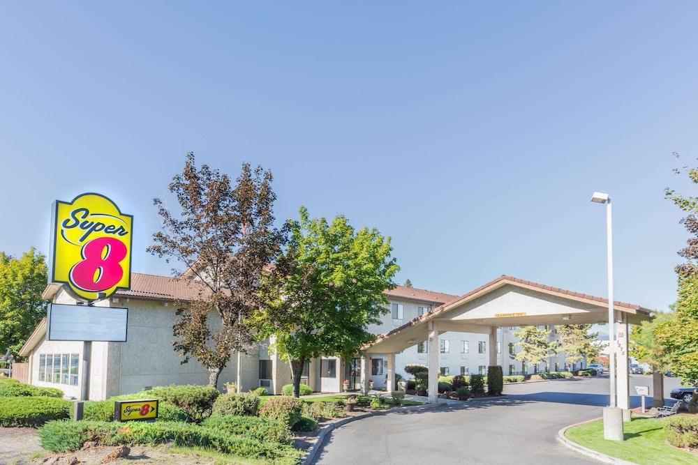 Super 8 by Wyndham Bend photo 42