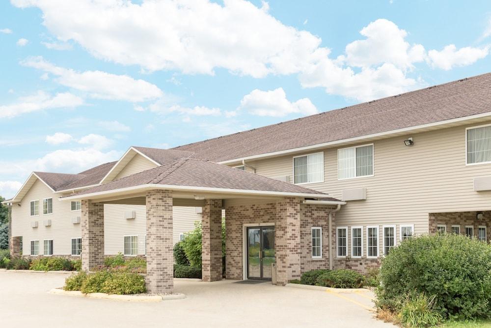 Super 8 by Wyndham Osage photo 21