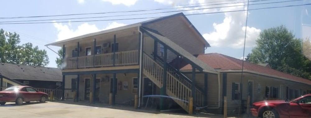 Grand Howell Inn — hotel in Howell