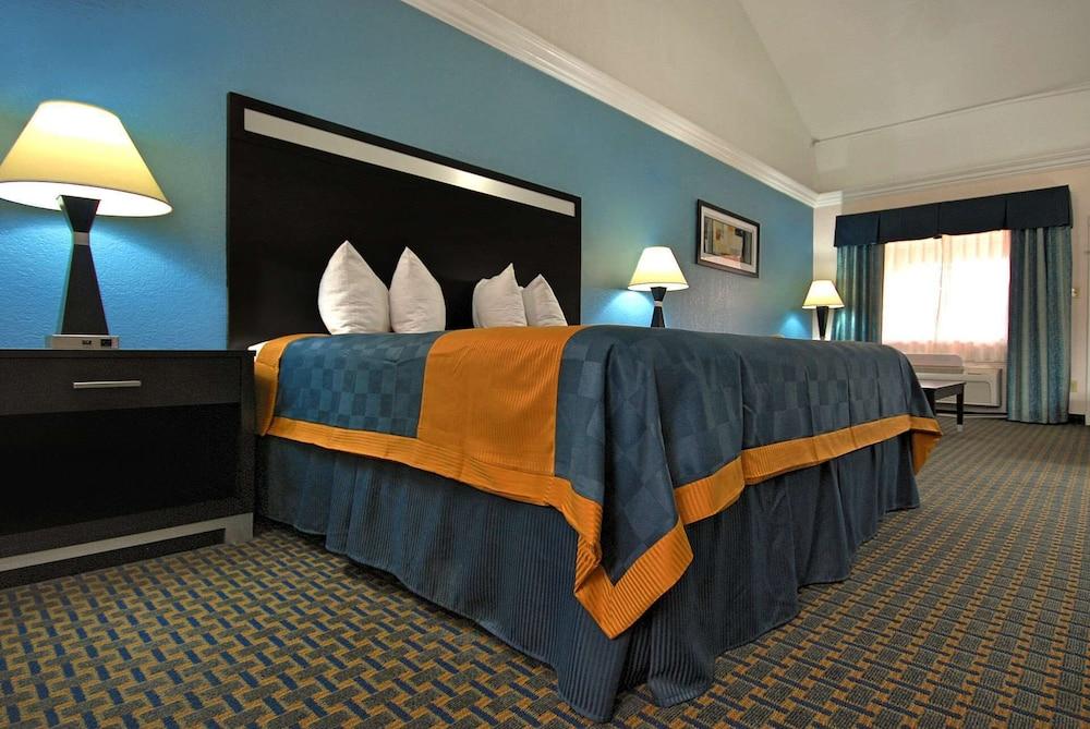 Americas Best Value Inn Sinton photo 26