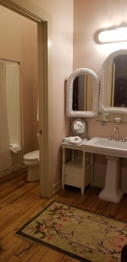 Downtown Guest Quarters Hotel photo 19