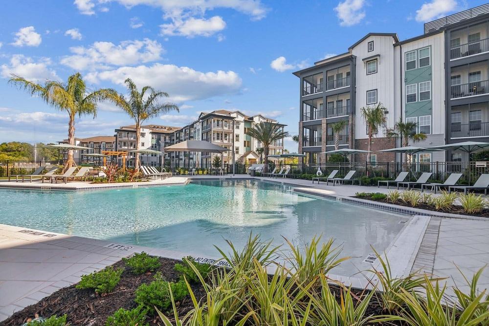 Landing Apartments near Sun City Center and Riverview photo 1