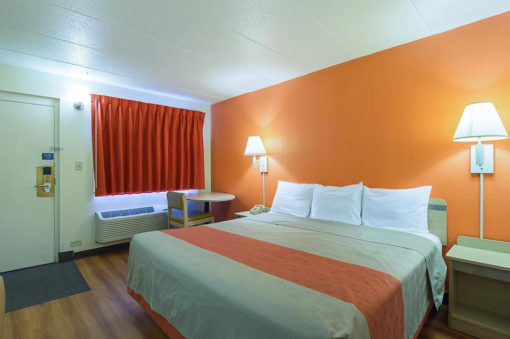 Rodeway Inn Dubuque photo 11