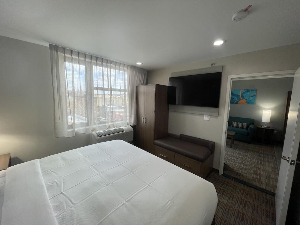 MainStay Suites Bronx - Belmont photo 3