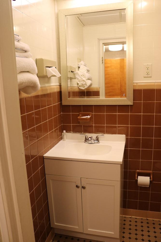 Rodeway Inn Harlan photo 3