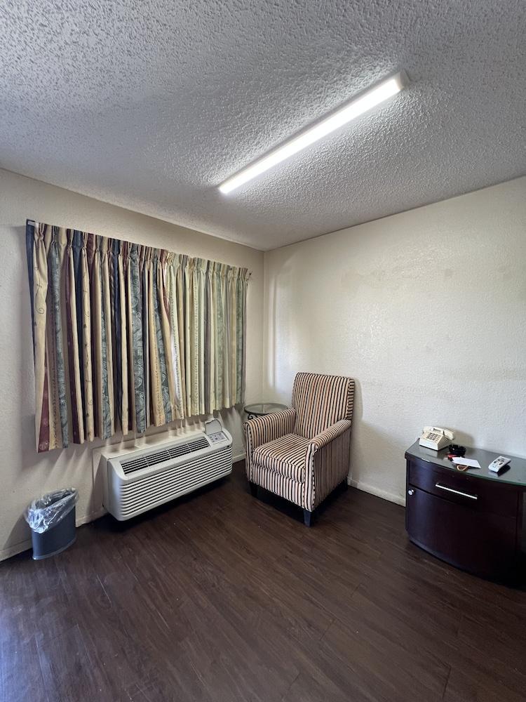 Great Western Inn & Suites photo 8